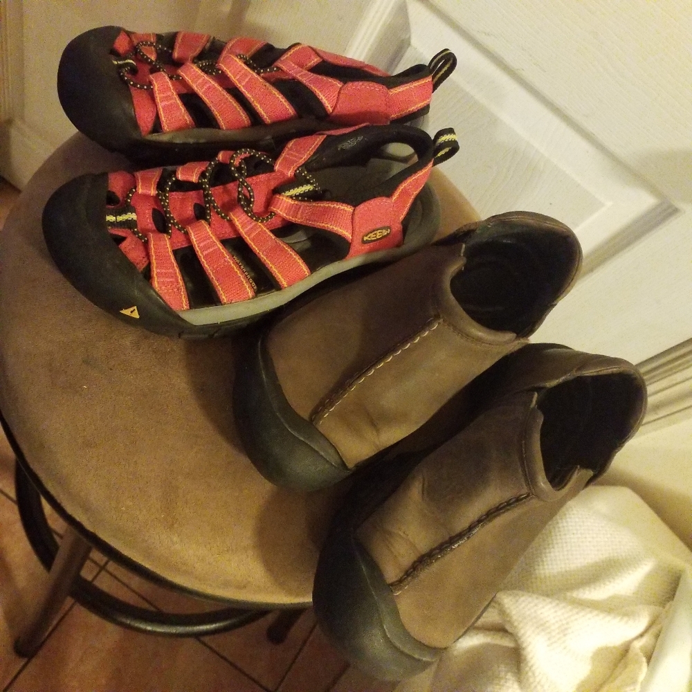 Keen LOT of TWO hiking shoes Austin Hiking Slip On Clogs & sandals 6.5